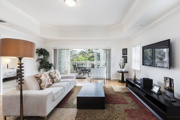 บริเวณนั่งเล่น | ทีวีจอแบน