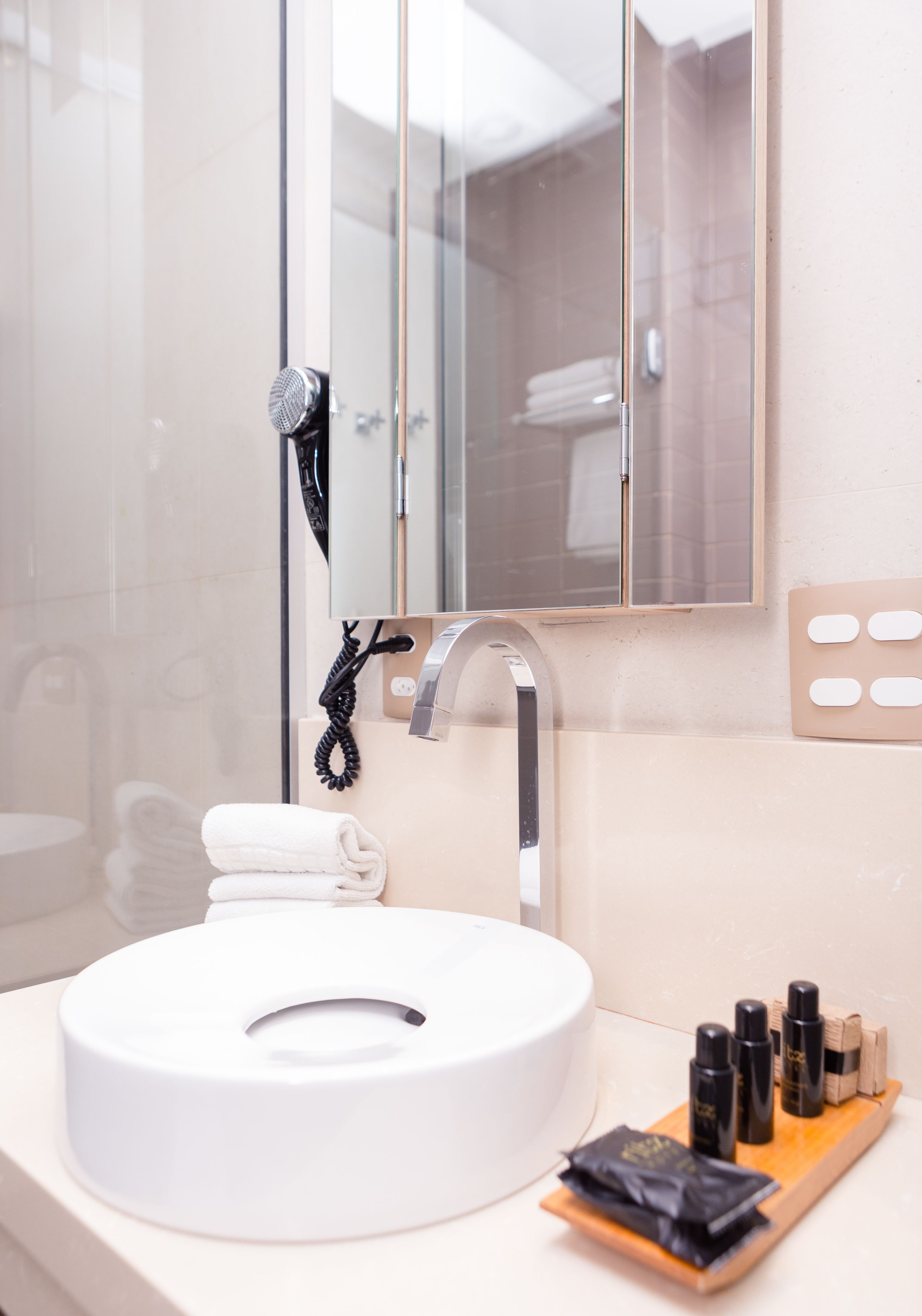 shower, free toiletries, hair dryer, towels