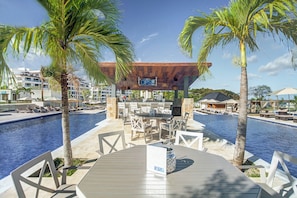Bar en bord de piscine