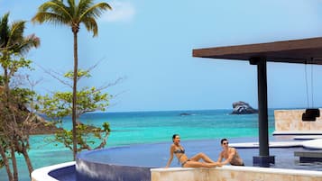 3 outdoor pools, pool loungers