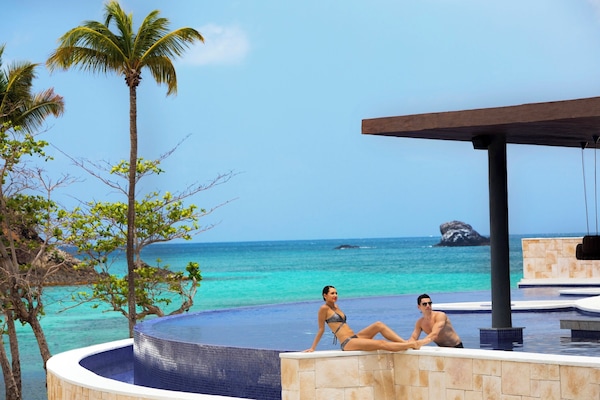 3 outdoor pools, sun loungers