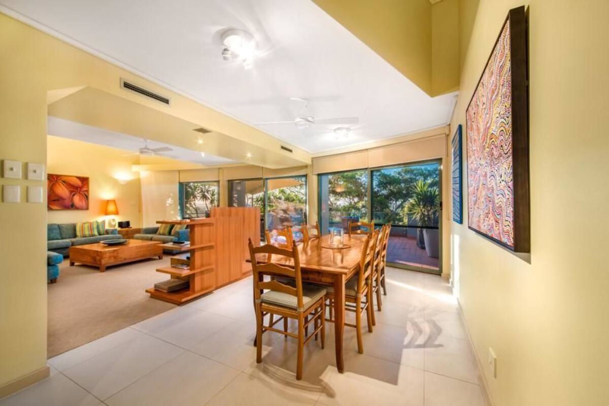 Apartment 8, 3 Bedrooms, 2 Bathrooms, Ocean View | In-room dining