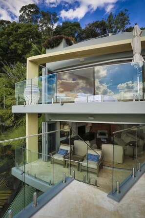 Apartment 5, 4 Bedrooms, 4 Bathrooms, Ocean View