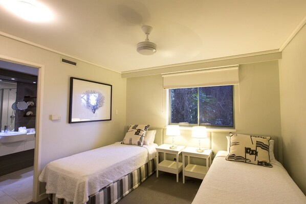 Apartment 4, 3 Bedrooms, 3 Bathrooms, Ocean View