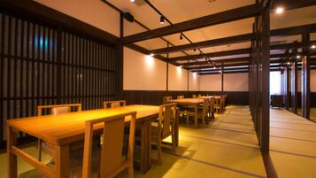 4 restaurants, breakfast, lunch, dinner served; Japanese cuisine