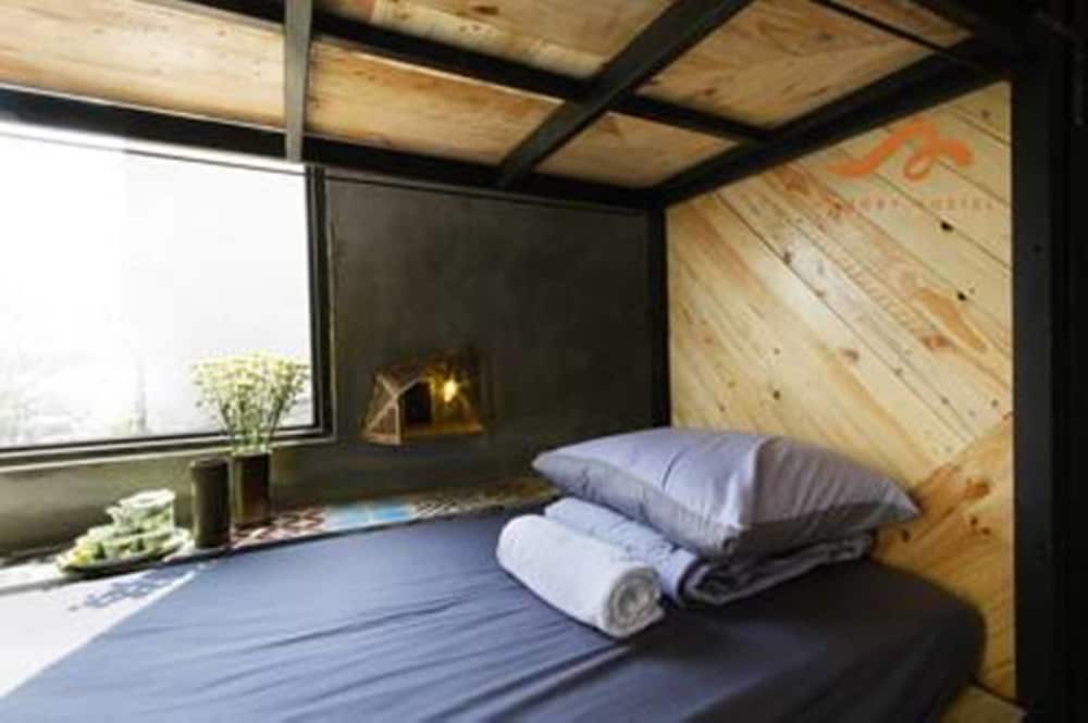 Memory Hostel by null