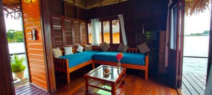 Bungalow Honeymoon Suite over the water | 3 bedrooms, free WiFi, bed sheets