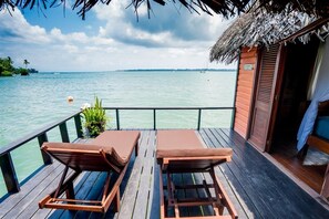 Bungalow Eclypse over the water | 3 bedrooms, free WiFi, bed sheets