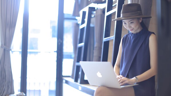 8-Bed Female Dorm | Wi-Fi gratis dan seprai linen