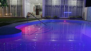 2 kolam renang outdoor