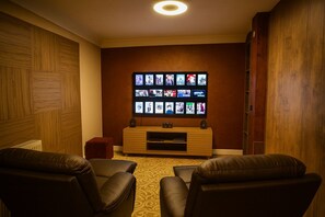 Presidential Suite, 1 Bedroom, Bathtub | 1 bedroom, premium bedding, free minibar items, desk