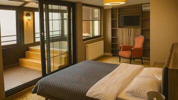 Sky Suite - Spa Bathtub | 1 bedroom, premium bedding, free minibar items, desk