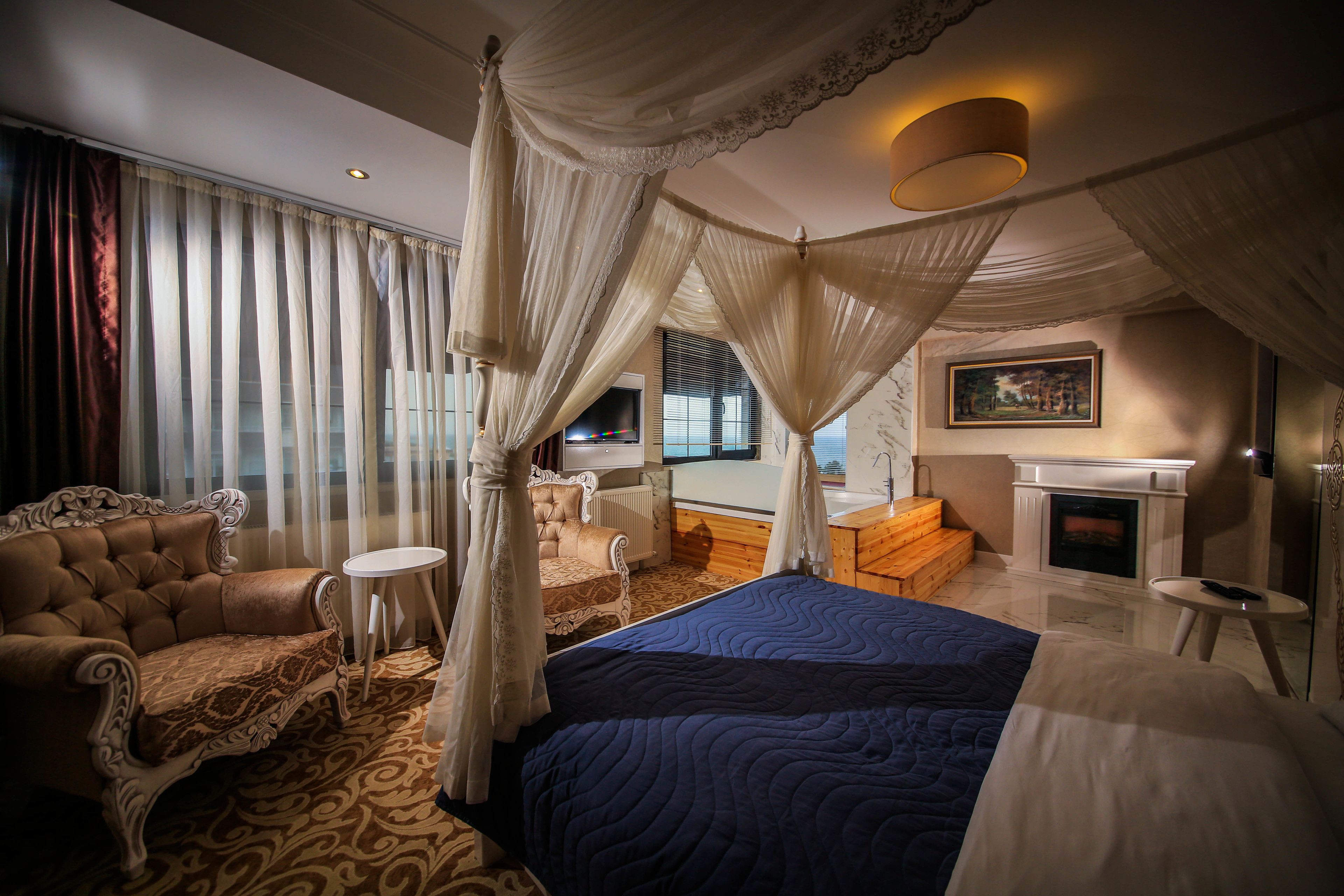 king suite | premium bedding, free minibar items, desk, soundproofing