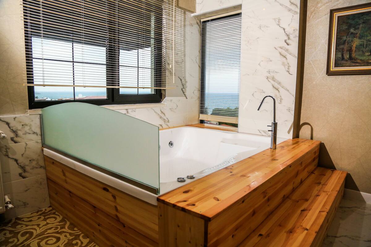 King Suite | Bañera de hidromasaje