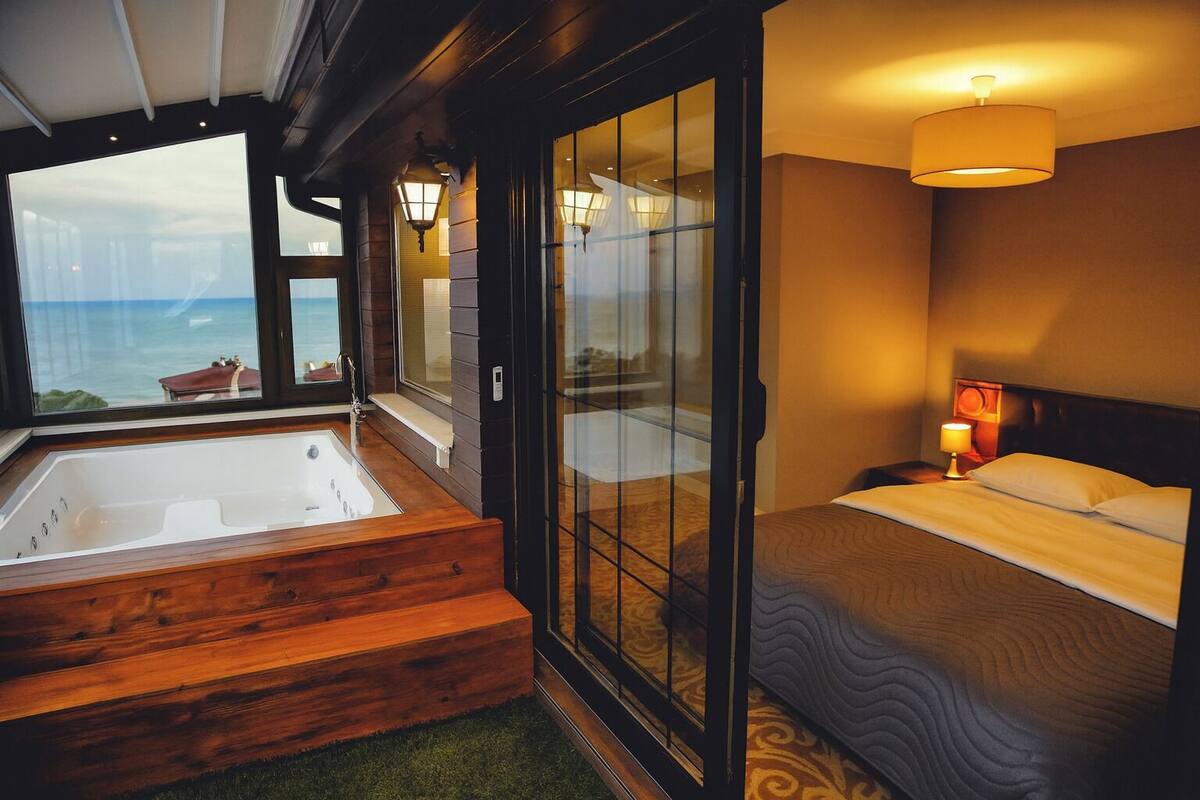 Sky Suite - Spa Bathtub | 1 bedroom, premium bedding, minibar (some free items), desk