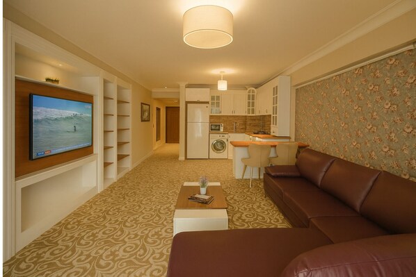 Deluxe Suite, 2 Bedrooms | 1 bedroom, premium bedding, free minibar items, desk