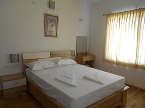 Superior Villa, 1 King Bed, Smoking, Mountain View | 1 bedroom, in-room safe, desk, rollaway beds