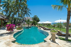 Outdoor pool, pool umbrellas, sun loungers