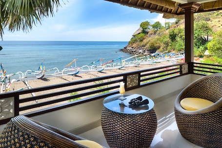 Kamar Deluks, pemandangan pantai | Pemandangan dari kamar. Palm Garden Amed Beach & Spa Resort Bali