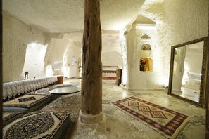 Cave Double Room | Living area | TV - Melek Cave Hotel (Nevsehir)
