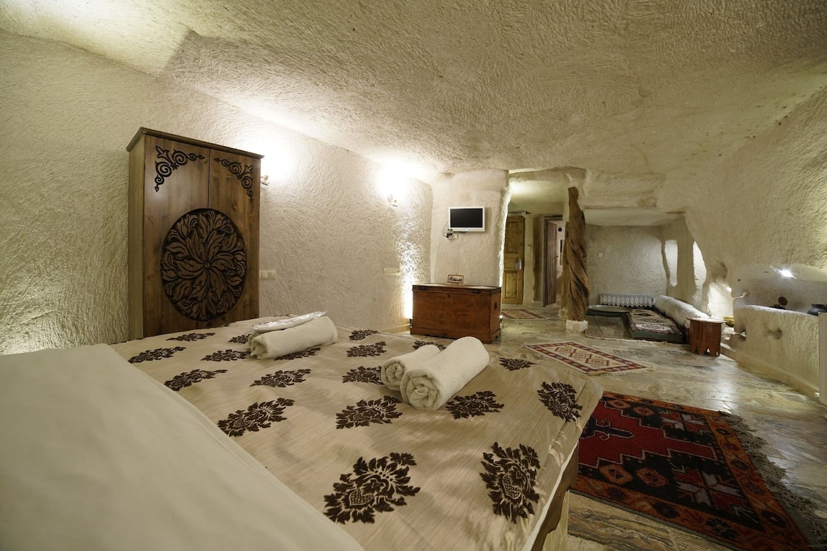 Cave Double Room | 高級寢具、房內夾萬、遮光窗簾/窗簾、隔音