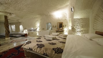 Cave Double Room | Literie de qualité supérieure, coffres-forts dans les chambres