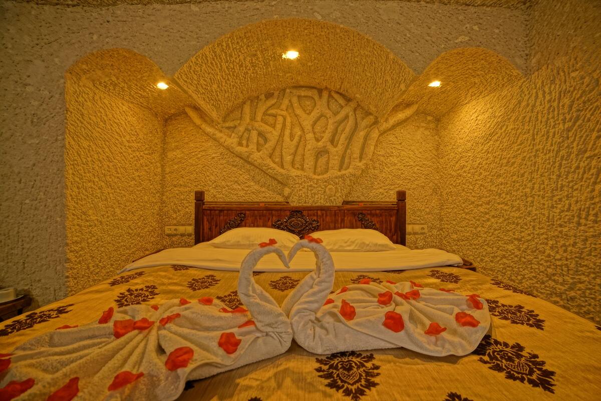 Cave Double Room with Queen Bed | 高級寢具、房內夾 萬、遮光窗簾/窗簾、隔音