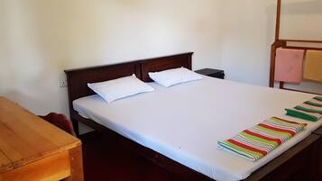 Iron/ironing board, free WiFi, bed sheets