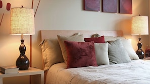 Minibar, két bảo mật tại phòng, bàn, bàn ủi/dụng cụ ủi quần áo