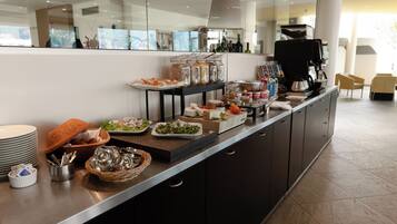 Free daily buffet breakfast