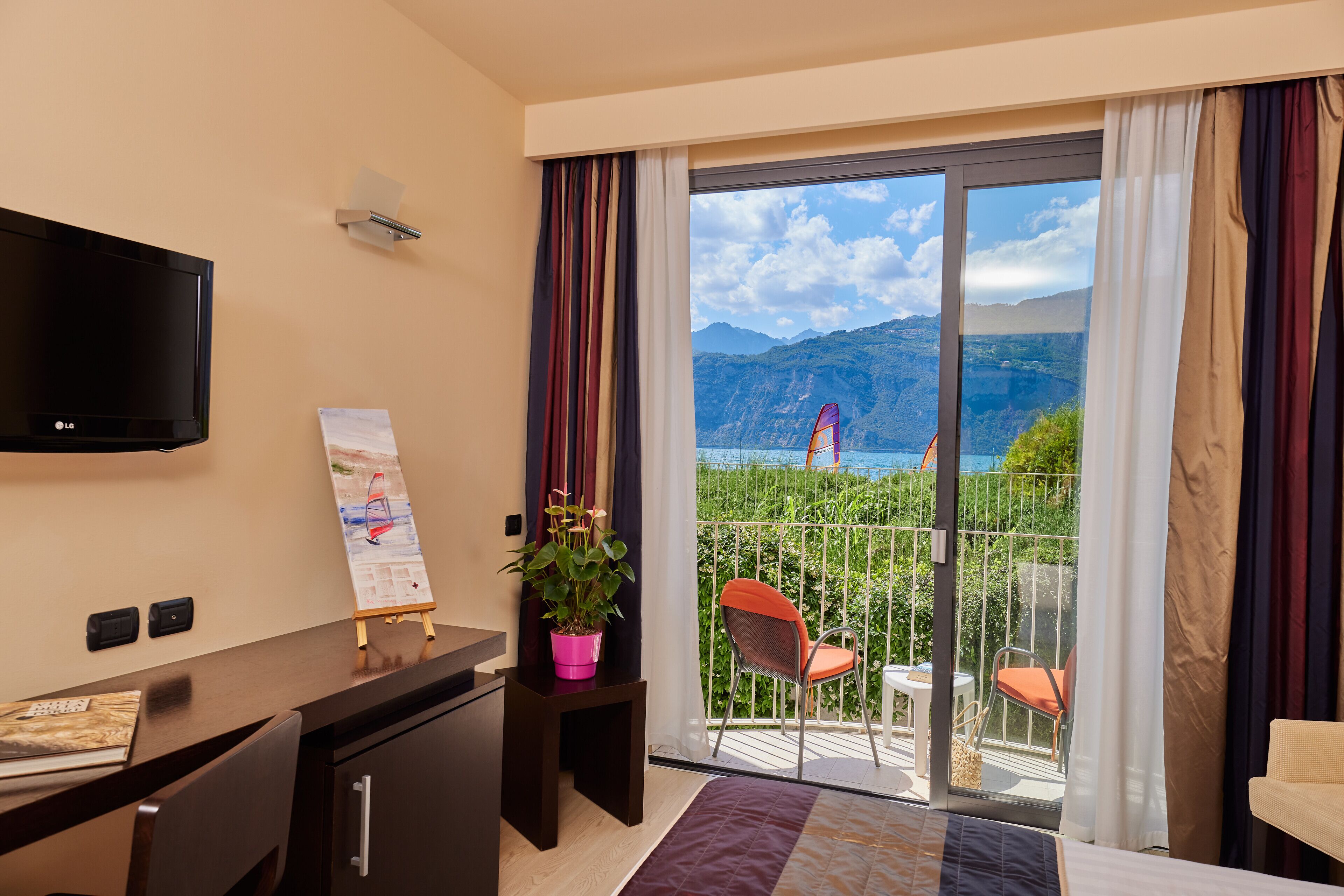 Superior Double or Twin Room | Minibar, in-room safe, desk, soundproofing