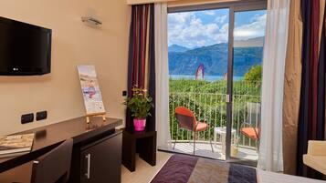 Superior Double or Twin Room | Minibar, in-room safe, desk, soundproofing