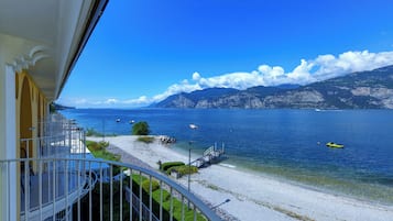 Deluxe-Doppel- oder -Zweibettzimmer, Seeblick | Ausblick vom Zimmer