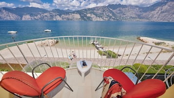 Camera Deluxe con letto matrimoniale o 2 letti singoli, vista lago | Terrazza/patio