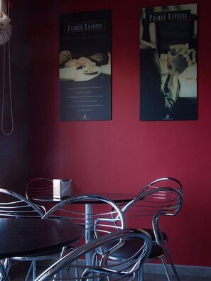 Breakfast, lunch and dinner served - Hotel Las Vegas (Cangas)