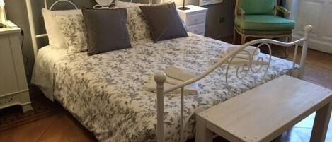 Literie de qualité, bureau, accÚs au Wi-Fi (inclus)