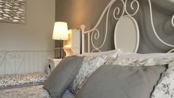 1 bedroom, premium bedding, desk, free WiFi