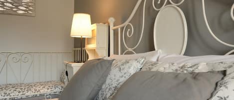 1 bedroom, premium bedding, desk, free WiFi