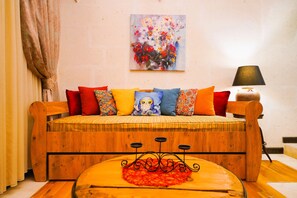 Superior Suite | Living area | Plasma TV - Mira Cappadocia Hotel (Avanos)