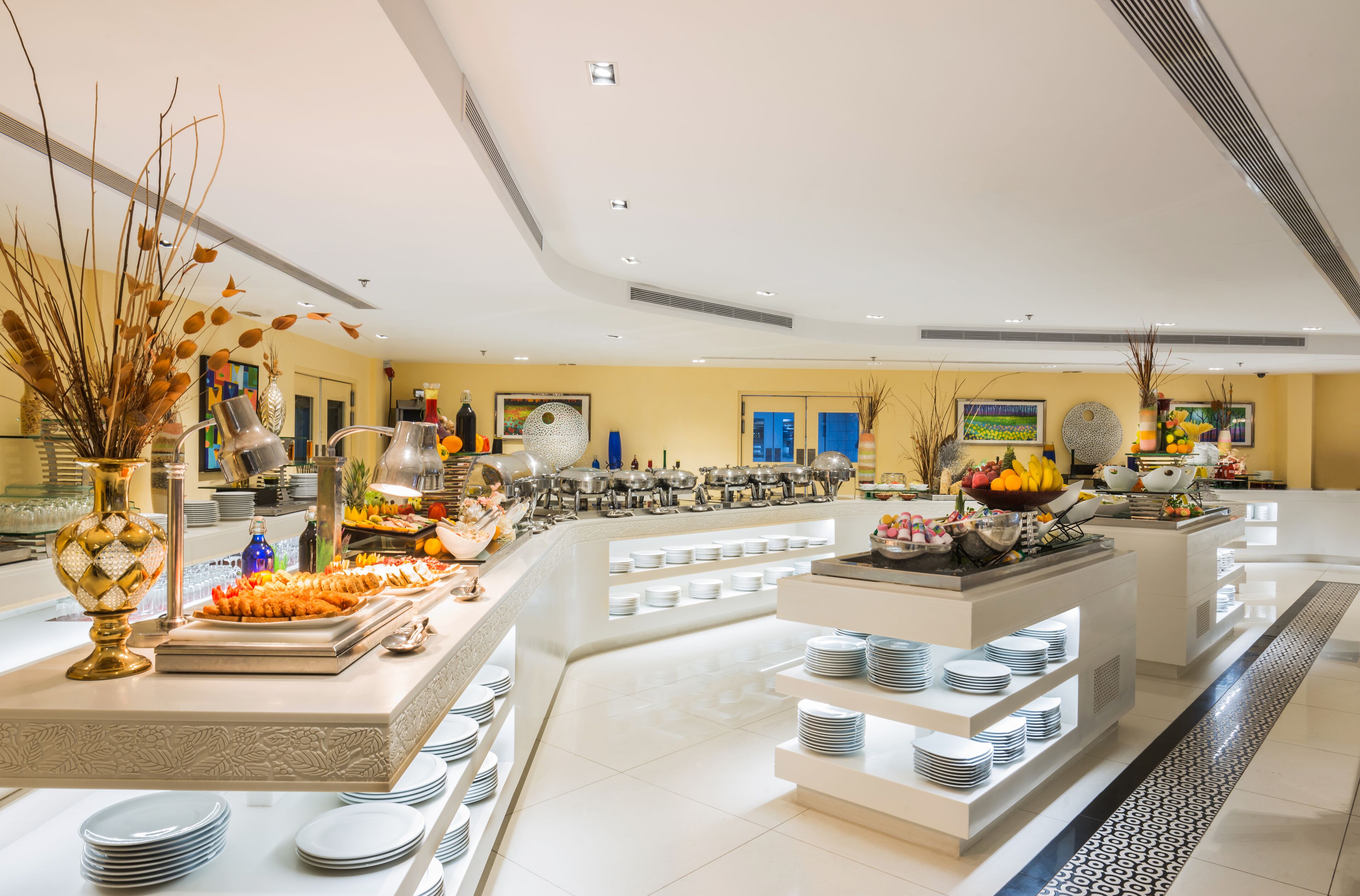 3 restaurants, breakfast, lunch, dinner served; italian cuisine