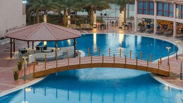 Outdoor pool, pool loungers