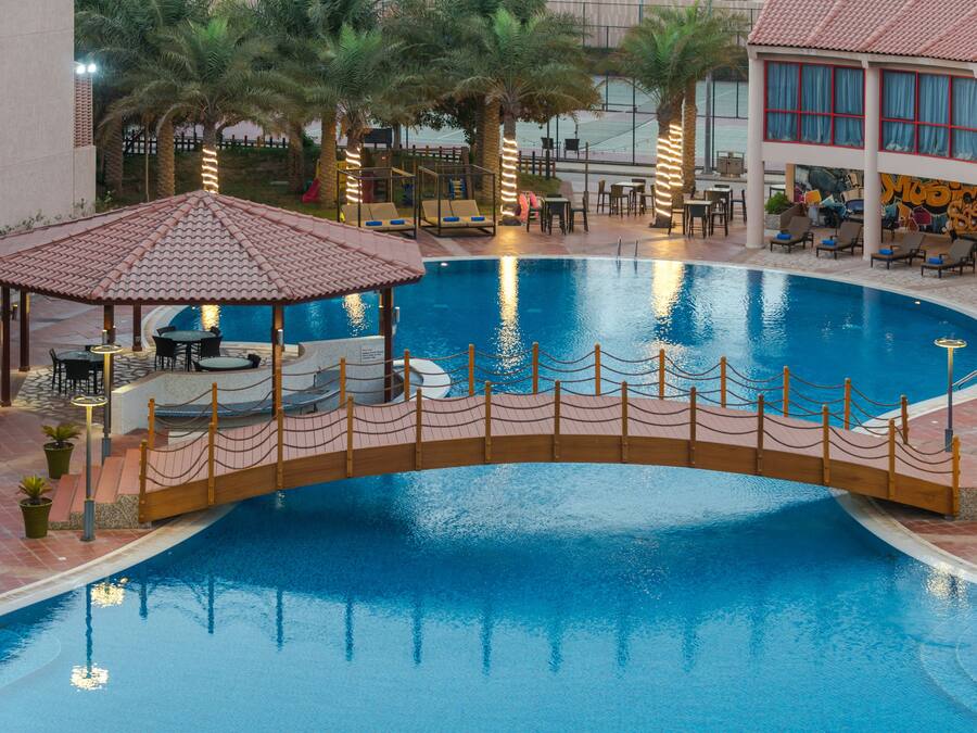 Outdoor pool, pool loungers