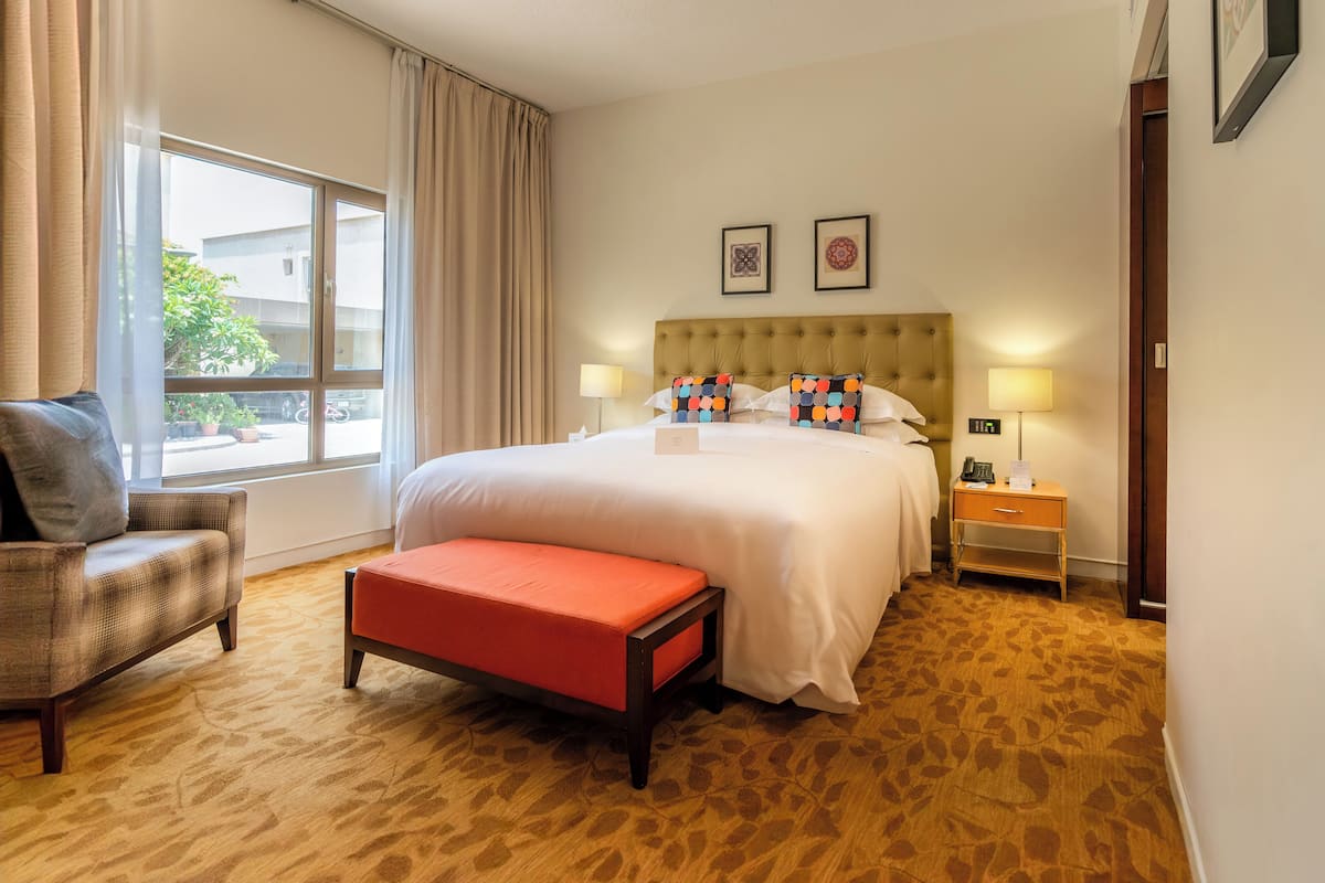Family room king & Twin beds | Sängtillbehör av högsta kvalitet, memory foam-madrasser och minibar