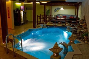 Pool - Villa Rossa (Chisinau)