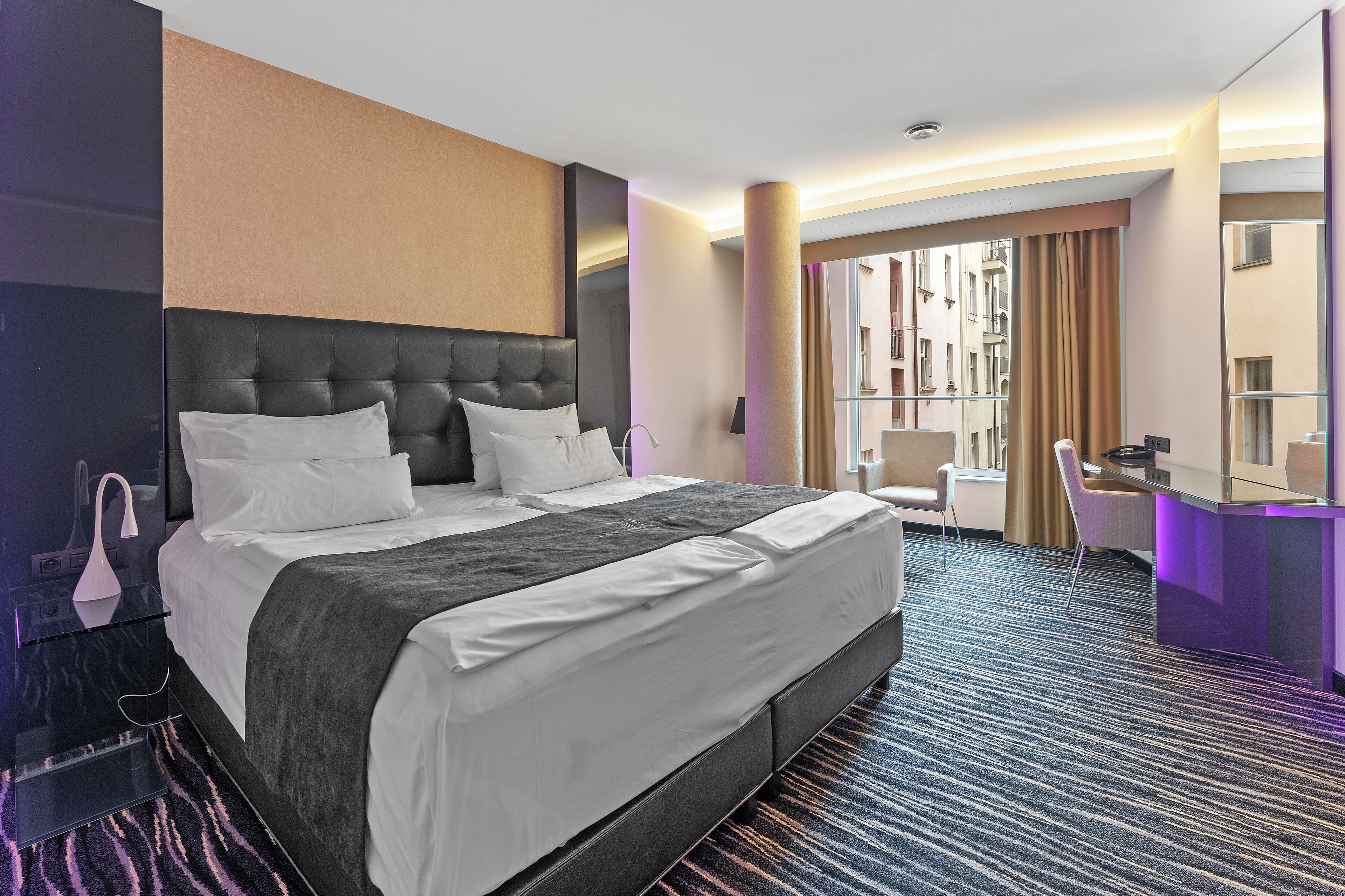 Standard Double Room, Courtyard View | Hypo-allergenic bedding, Select Comfort beds, minibar, in-room safe