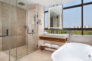 1 bedroom, down duvets, desk, blackout curtains - Four Points by Sheraton Shanghai, Kangqiao (Shanghai)