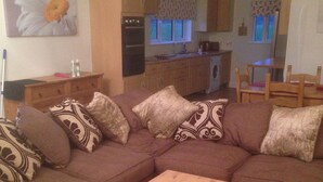 Unclassified image, 5 of 27, button - Lakeside Apartments Pittlands Fishery (Tonbridge)