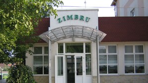 Exterior - Zimbru Hotel (Chisinau)