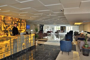Lobby-Lounge