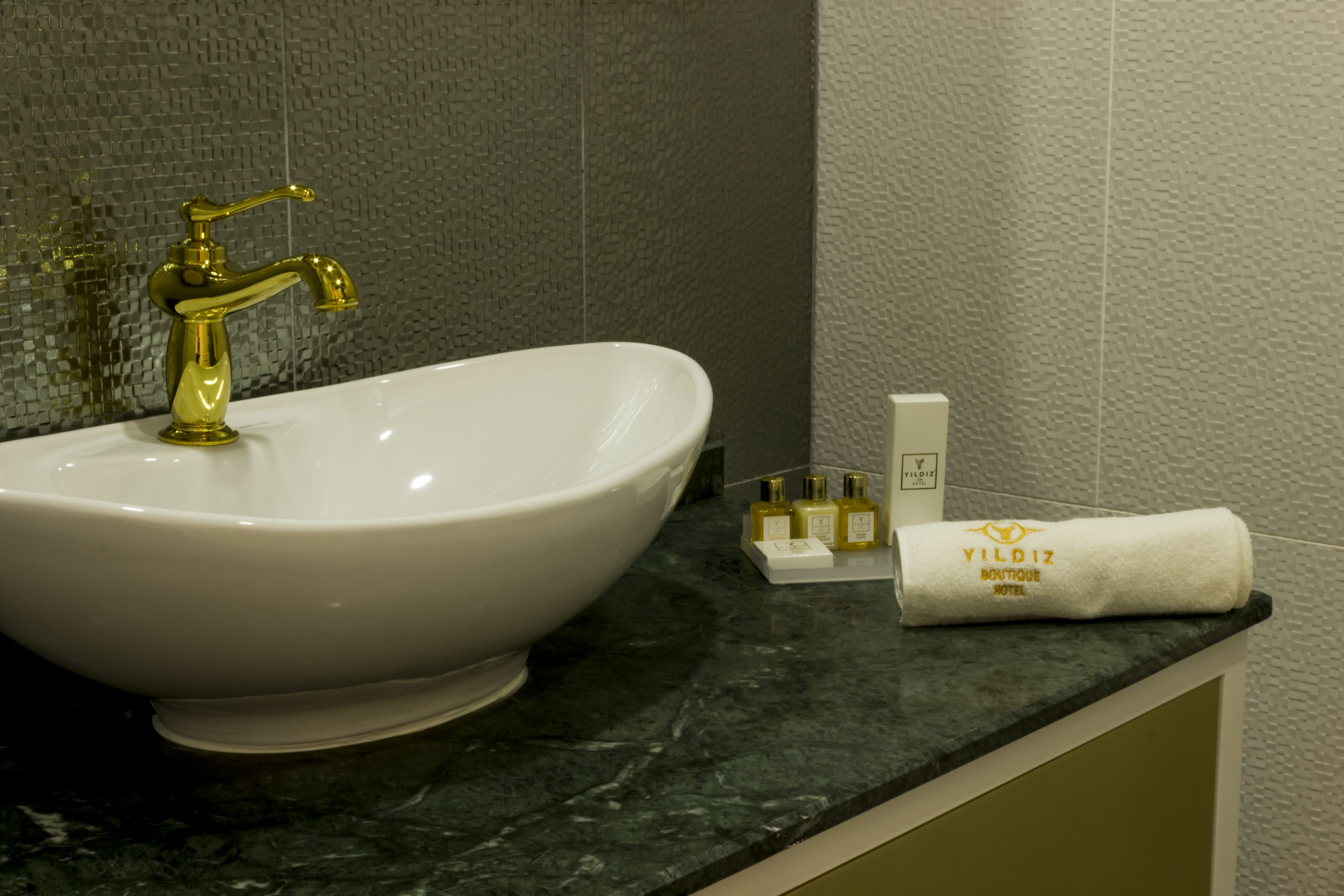 deluxe single room | bathroom | shower, free toiletries, hair dryer, slippers